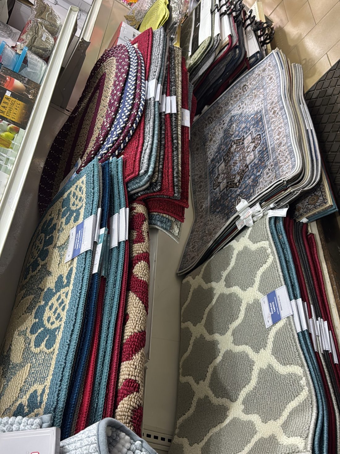 Tapis et paillassons décoratifs — Chronomarket Conakry, Kipé et Nongo